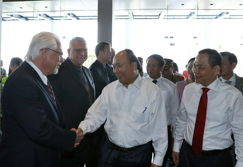 Chiều 13/5/2018, tại Hải Phòng, Thủ tướng Nguyễn Xuân Phúc thăm Nhà máy ôtô Vinfast nhân dịp về tiếp xúc cử tri chuẩn bị cho kỳ họp thứ Năm Quốc hội khóa XIV. (Ảnh: Thống Nhất/TTXVN)