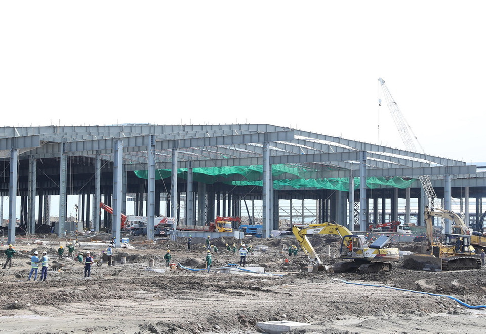 Các hạng mục, công trình của Nhà máy ôtô Vinfast đang được xây dựng. (Ảnh: Thống Nhất/TTXVN)