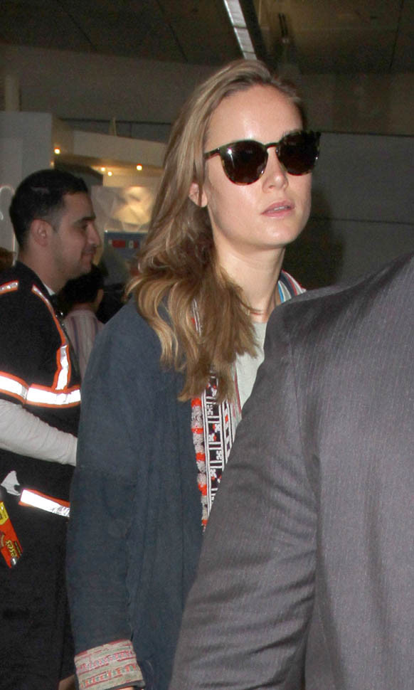 Room không hướng tới khía cạnh giật gân, tránh đả động đến việc người con gái bị cha ruột cưỡng bức mà tập trung vào tình mẹ con bị giam cầm, khiến khán giả rung động sâu sắc. (Nguồn: laineygossip)