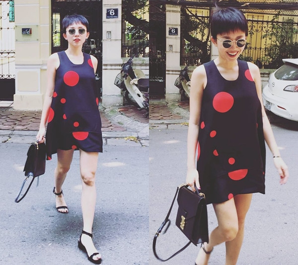 Tóc Tiên diện đầm suông chấm bi ngẫu hứng đơn giản nhưng vẫn ấn tượng. Kính mắt tròn và túi xách da là phụ kiện mang đến điểm nhấn cho phong cách thời thượng của cô nàng.
