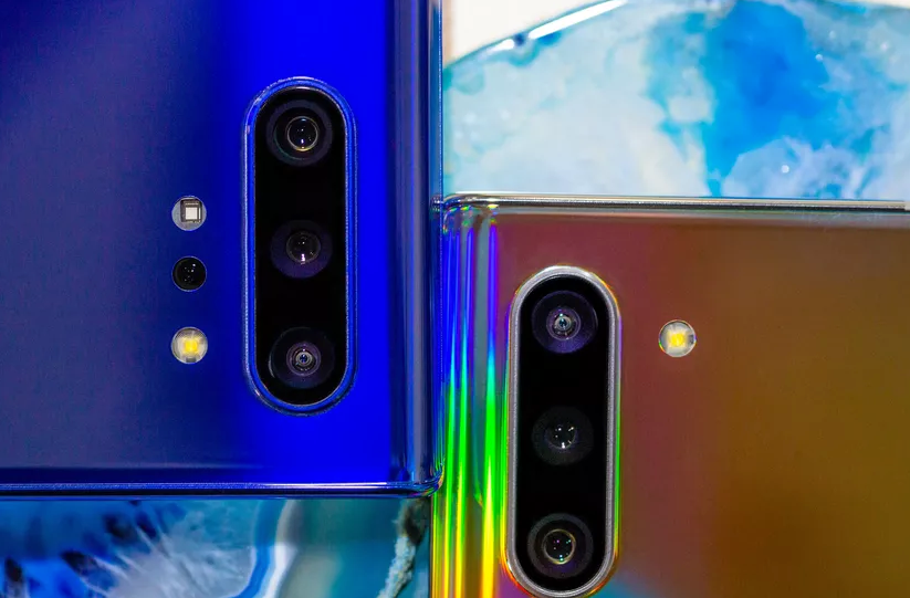 Note 10 Plus có một số khác biệt quan trọng, như pin lớn hơn và camera thứ tư ở mặt sau.