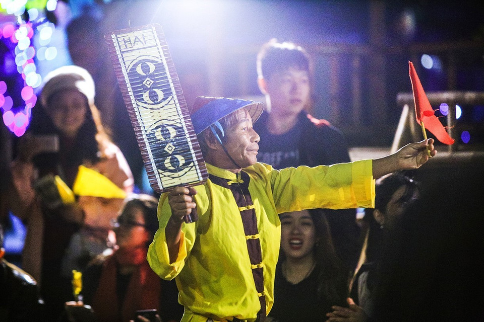 Bài Chòi là một loại hình nghệ thuật dân gian đa dạng độc đáo kết hợp giữa âm nhạc với thơ ca, diễn xuất, hội họa và văn học, gắn liền với đời sống sinh hoạt cộng đồng của cư dân ở Trung Bộ. (Ảnh: Trọng Đạt/TTXVN)