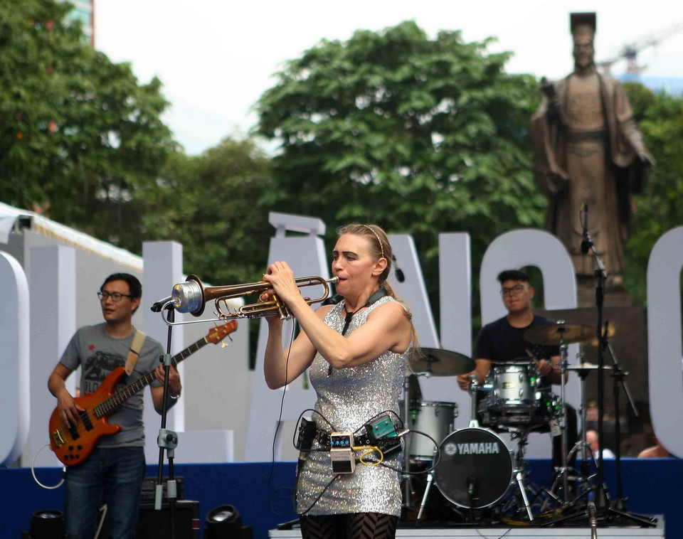 Chương trình biểu diễn nhạc jazz của nghệ sỹ tới từ Hà Lan. (Ảnh: Thanh Tùng/TTXVN)