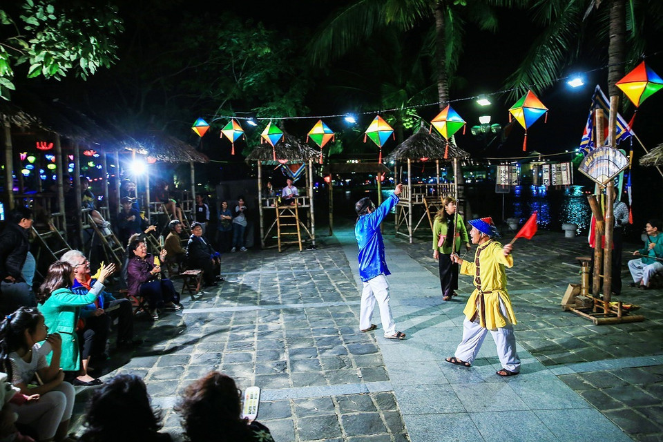 Trình diễn Bài Chòi. (Ảnh: Trọng Đạt/TTXVN)