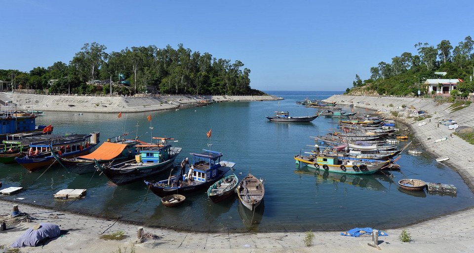 Âu Thuyền ở Cù Lao Chàm nằm giữa khu vực Bãi Làng và Bãi Ông, nơi neo đậu an toàn cho tàu thuyền khắp nơi vào mỗi khi có gió bão. (Ảnh: Thanh Hà/TTXVN) 