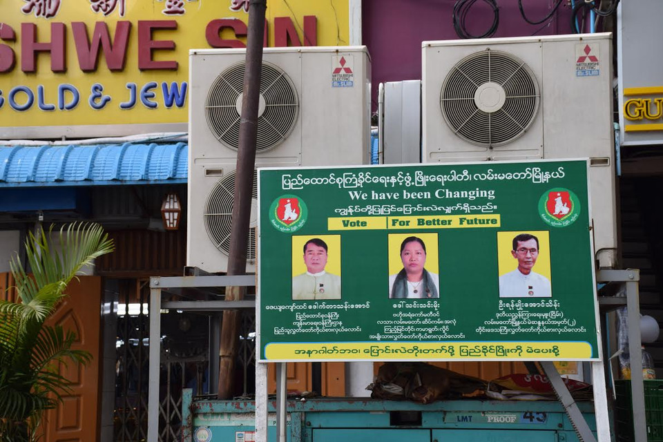 Bảng vận động tranh cử. (Ảnh: Sơn Nam/Vietnam+)