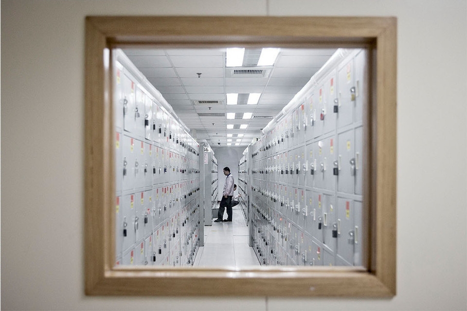 Phòng để tủ đồ cá nhân của công nhân. (Nguồn: Bloomberg)