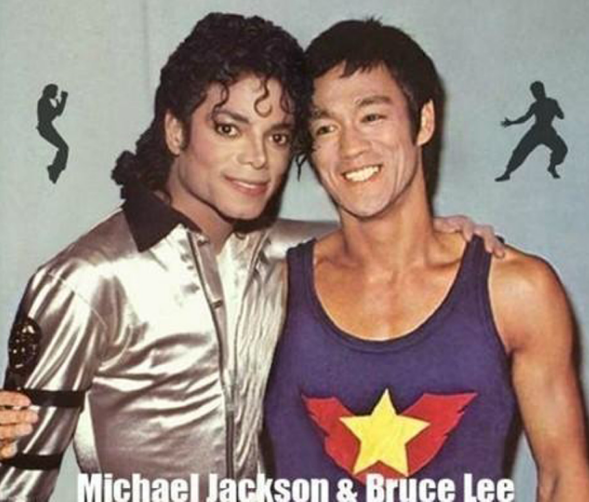 Lý Tiểu Long chụp chung cùng Michael Jackson. (Nguồn: CCTV-America)