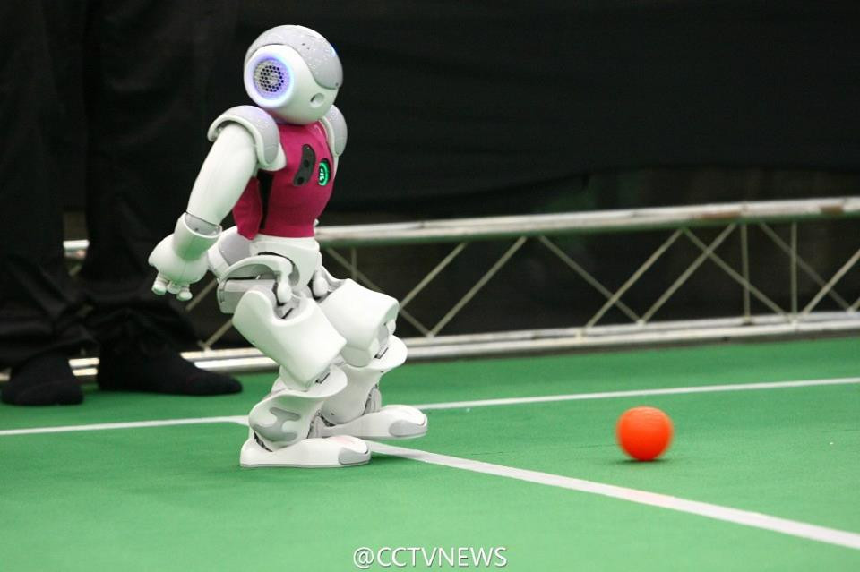 Trung Quốc đã giành chức vô địch giải Robocup, giải bóng đá người máy lớn nhất thế giới. (Nguồn: CCTVNews)