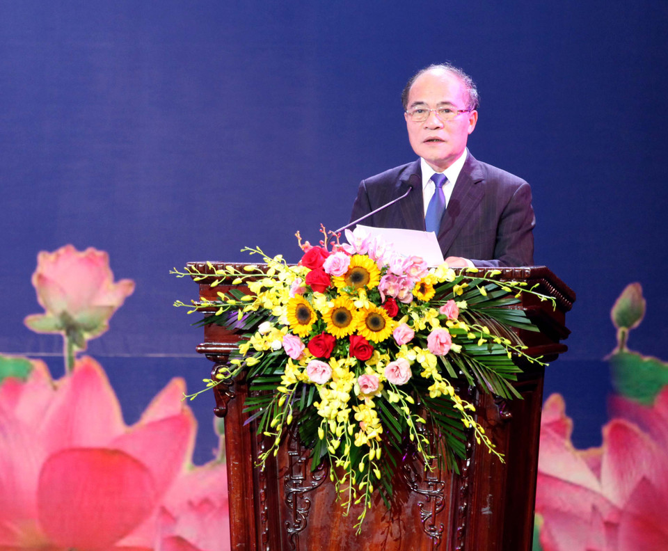 Chủ tịch Quốc hội Nguyễn Sinh Hùng nhấn mạnh: ‘Nhân dân Việt Nam rất tự hào có người bạn Lào thủy chung và chân tình luôn kề vai sát cánh trong công cuộc đấu tranh giải phóng dân tộc, thống nhất đất nước, xây dựng, phát triển và bảo vệ tổ quốc.’ (Ảnh: Doãn Đức/Vietnam+)