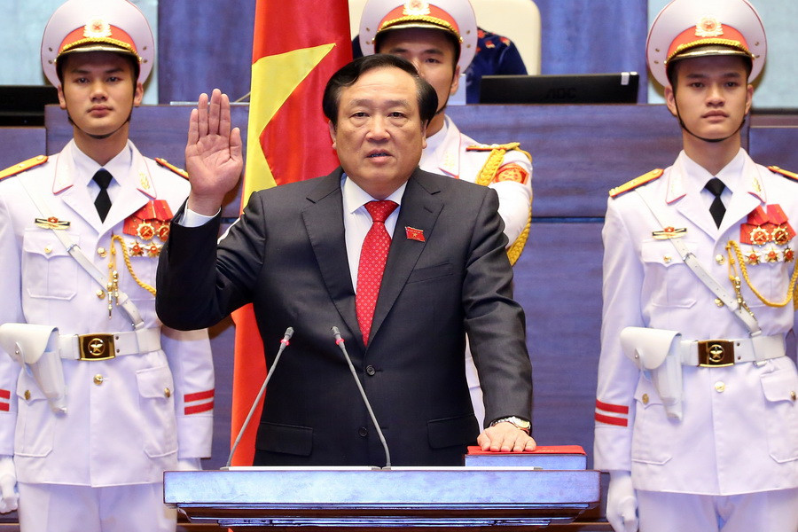 Ông Nguyễn Hòa Bình tuyên thệ nhậm chức Chánh án Tòa án nhân dân Tối cao sau khi được 95,5% đại biểu Quốc hội bỏ phiếu tán thành. (Ảnh: Thống Nhất/TTXVN)