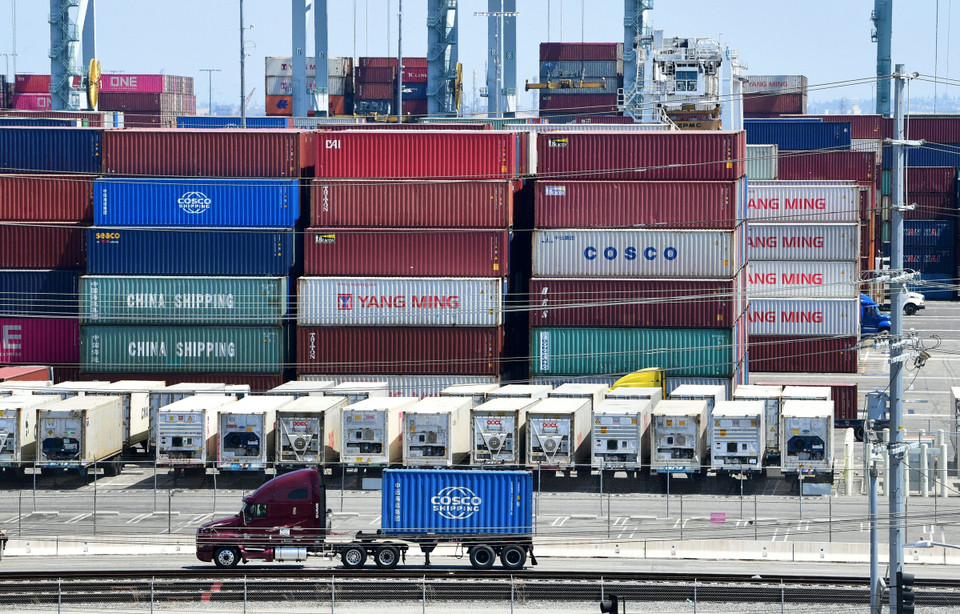 Container hàng hóa của Trung Quốc tại cảng Long Beach (Mỹ). (Ảnh: AFP/TTXVN)