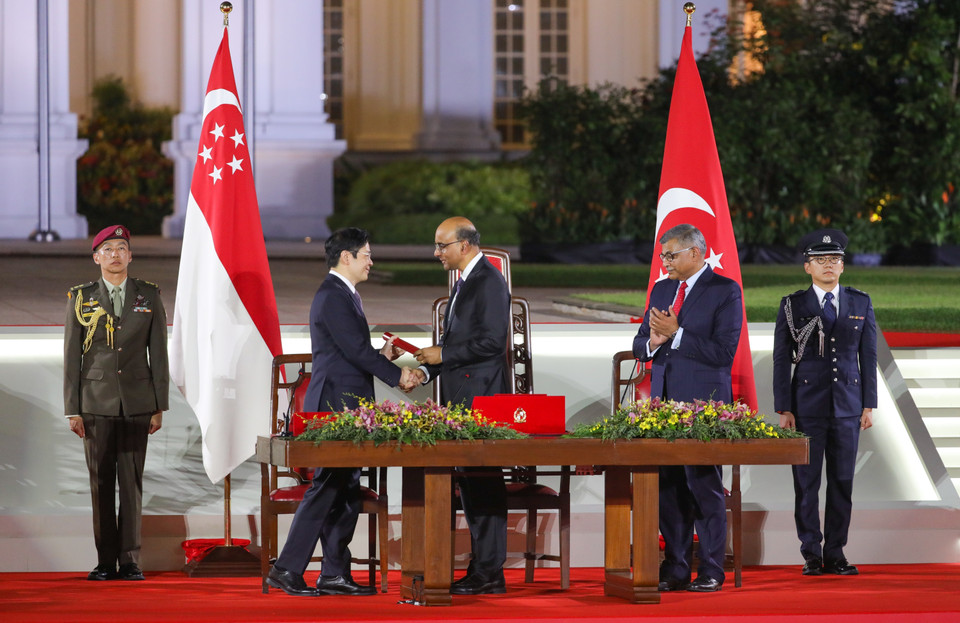 Ông Lawrence Wong (thứ hai, trái) tại lễ tuyên thệ nhậm chức Thủ tướng Singapore trong khuôn viên Dinh Istana, ngày 15/5/2024. (Ảnh: THX/TTXVN)