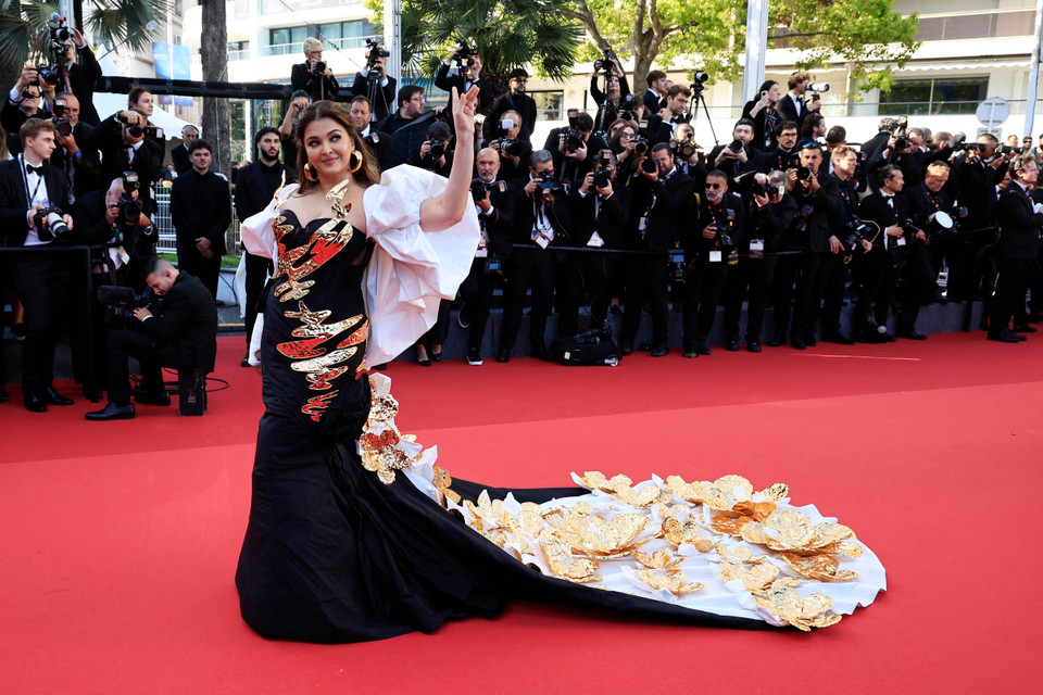 Nữ diễn viên Ấn Độ Aishwarya Rai Bachchan trên thảm đỏ Cannes 2024. (Ảnh: AFP/TTXVN)