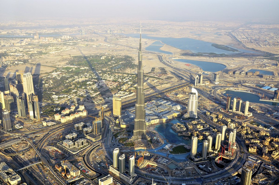 Tòa nhà Burj Khalifa, nằm ở trung tâm Dubai có lẽ là tòa nhà cao nhất thế giới. (Nguồn: businessinsider.com)