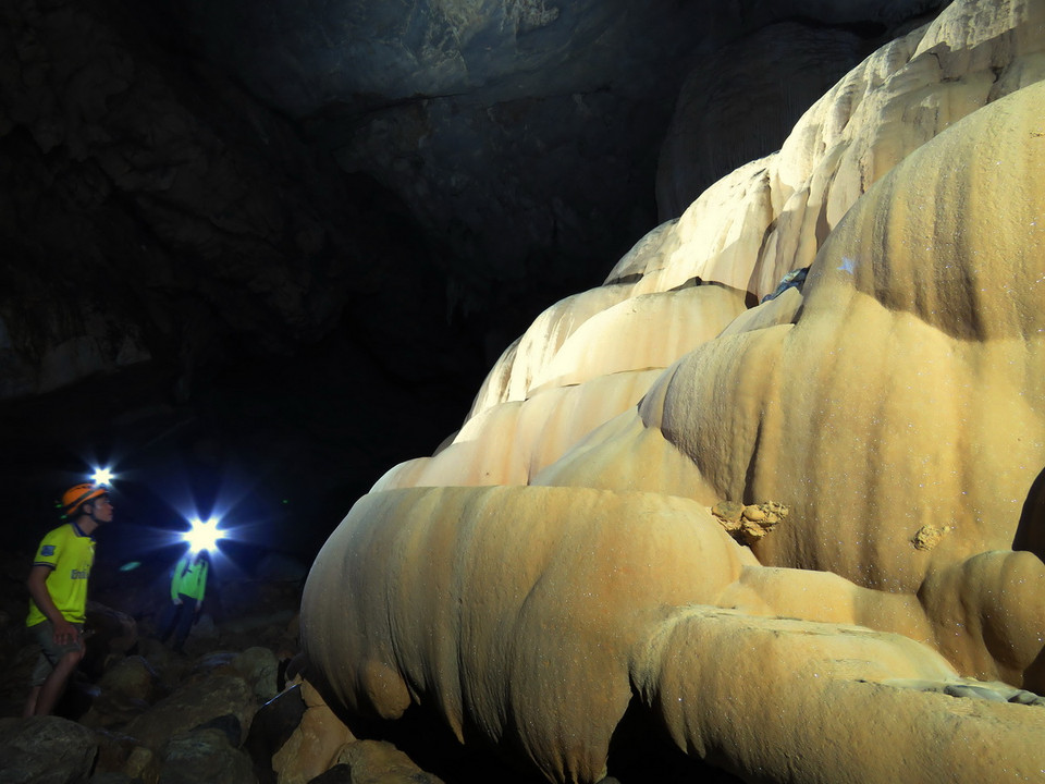 Những nhũ đá, măng đá, trần hang lung linh ở Nước Nứt. (Ảnh: Đức Thọ-Mạnh/TTXVN) 