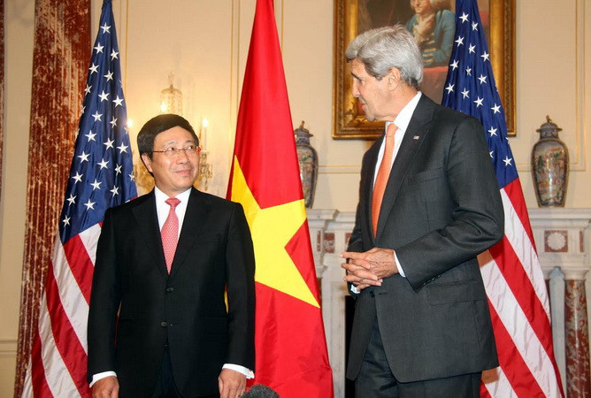 Phó Thủ tướng Phạm Bình Minh và Ngoại trưởng Mỹ John Kerry. (Ảnh: Tuấn Đạt/Vietnam+)
