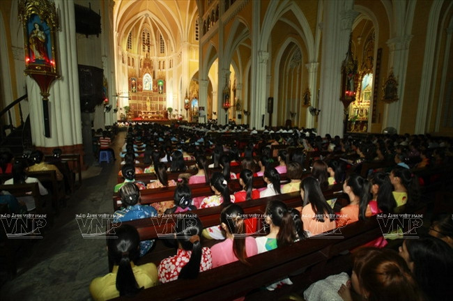 Được cho là nhà thờ lớn nhất Đông Nam Á, tiểu Vương cung thánh đường Phú Nhai là nơi sinh hoạt tín ngưỡng của hàng nghìn giáo dân Công giáo.