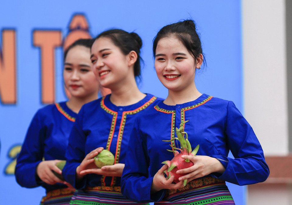 Các cô gái trong trang phục dân tộc Chứt đến từ Hà Tĩnh. (Ảnh: Trọng Đạt/TTXVN)