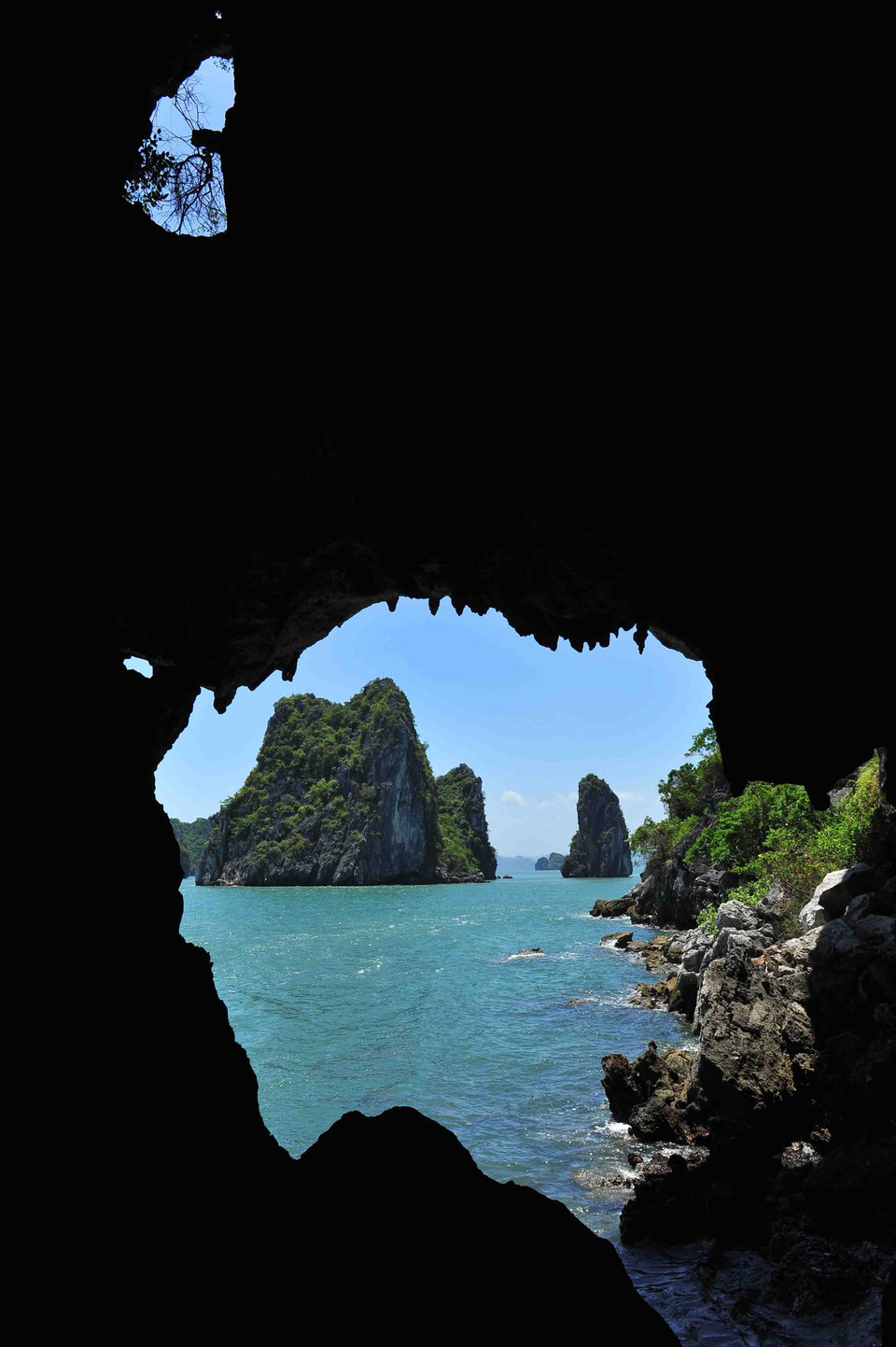 Di sản thiên nhiên thế giới Vịnh Hạ Long mang những giá trị đặc biệt về thiên nhiên, thẩm mỹ và giá trị về địa chất, địa mạo, tạo nên một giá trị riêng cho thắng cảnh thiên nhiên có một không hai trên thế giới. (Ảnh: N. Đức/TTXVN)