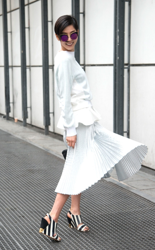 Phong cách của Na Young vô cùng tự nhiên trong các bộ trang phục biến hóa 'khôn lường.'