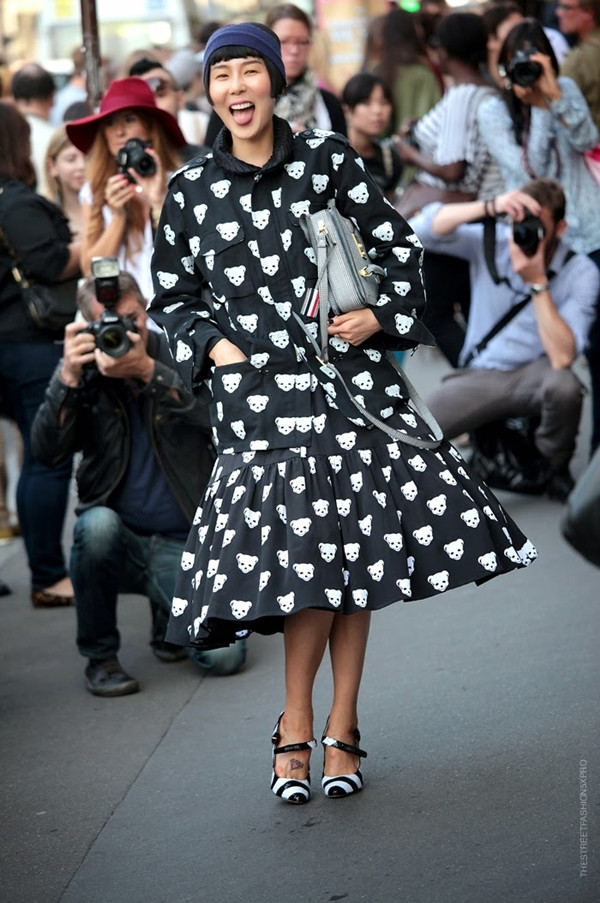 Na Young nhận được sự chú ý đông đảo của các nhiếp ảnh gia thời trang đường phố.