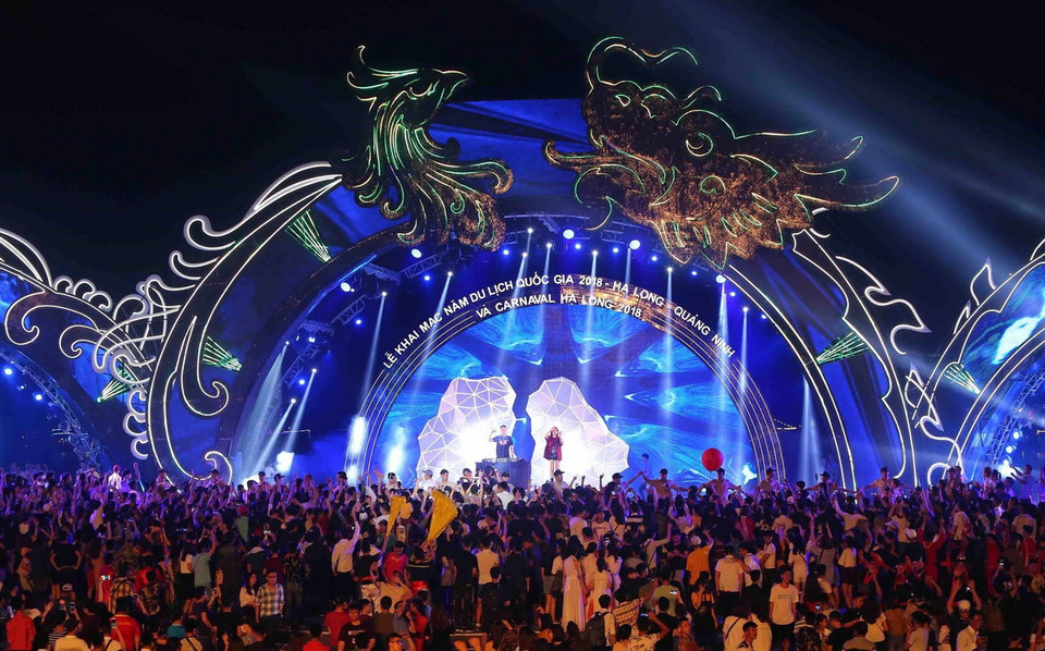 Lễ khai mạc Năm du lịch quốc gia 2018 Hạ Long-Quảng Ninh. Trong 4 ngày nghỉ lễ 30/4 và 1/5, tỉnh đón khoảng 53 vạn lượt khách, tăng 26% so với năm 2017. (Ảnh: Thành Đạt/TTXVN) 