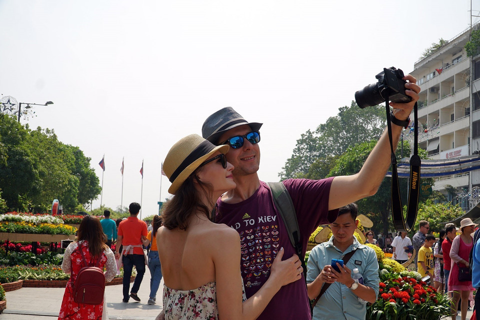 Suốt các ngày nghỉ lễ 30/4 và 1/5, nhiều điểm vui chơi, khu du lịch và các di tích lịch sử tại Thành phố Hồ Chí Minh thu hút đông đảo du khách đến tham quan. (Ảnh: Phương Vy/TTXVN)