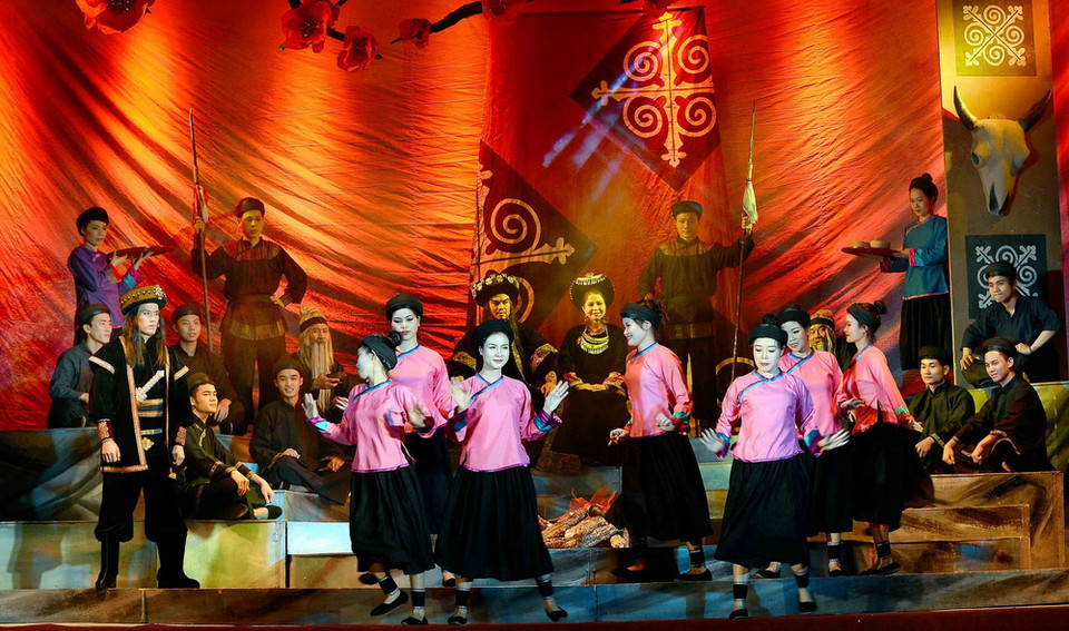  Một cảnh trong trong vở "Chuyện tình Khau Vai". (Ảnh: Thanh Hà/TTXVN)