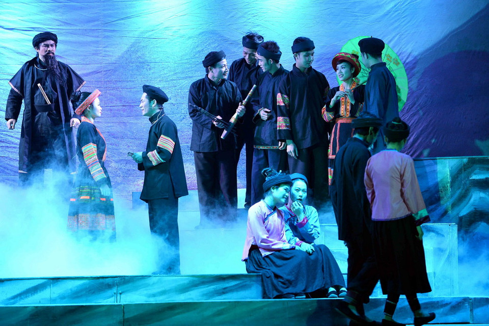  Một cảnh trong trong vở "Chuyện tình Khau Vai". (Ảnh: Thanh Hà/TTXVN)