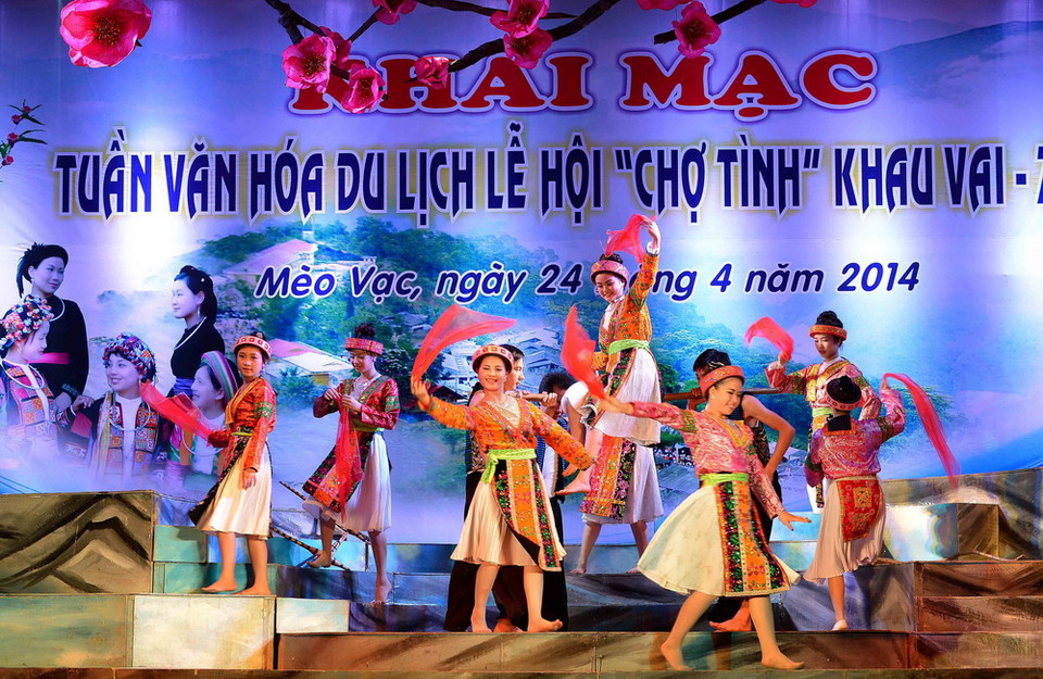 Biểu diễn nghệ thuật của Trung tâm thông tin Văn hóa huyện Mèo Vạc. (Ảnh: Thanh Hà/TTXVN)