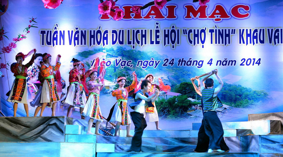 Biểu diễn nghệ thuật của Trung tâm thông tin Văn hóa huyện Mèo Vạc. (Ảnh: Thanh Hà/TTXVN) 