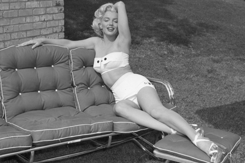 Năm 1952, Marilyn Monroe trong 'Lawn Session.' (Nguồn: thedailybeast.com)