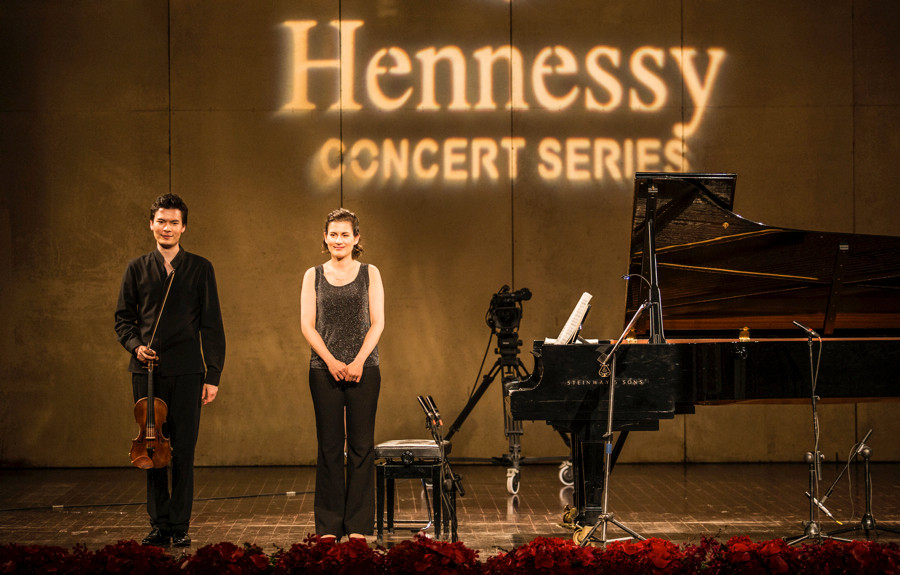 Anna Polonsky vẫn là một nửa không thể thiếu, một nửa rực rỡ và ở những điểm nhấn của piano, tiếng đàn của chị như chạm tới từng mạch máu người nghe. (Nguồn: BTC)