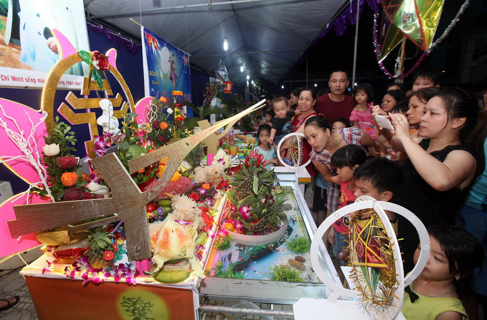 Mâm cỗ Trung thu của các đơn vị. (Ảnh: Anh Tuấn/TTXVN) 