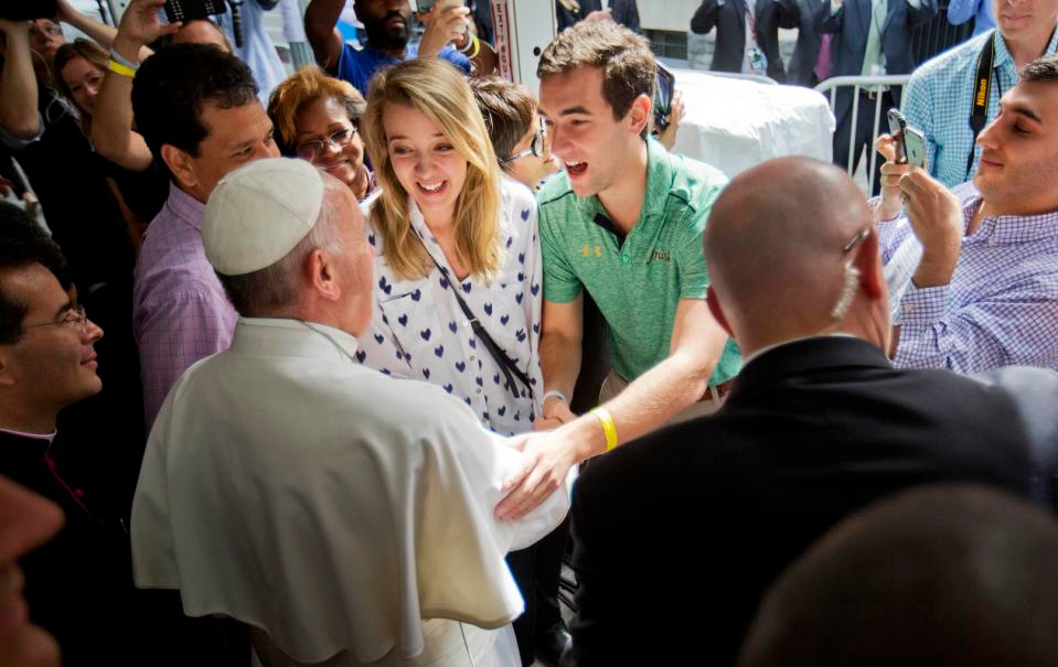 Giáo hoàng Francis được người dân chào đón. (Nguồn: AP)