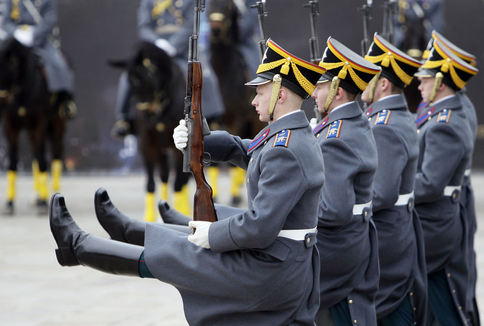 Binh sỹ diễu hành trên Quảng trường Sobornaya ở Kremlin. (Nguồn: Sputniknews)