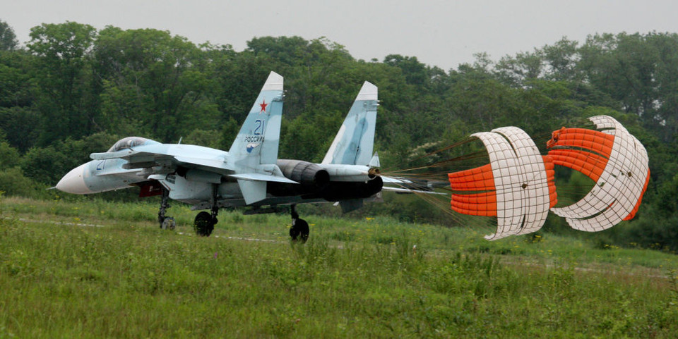 Máy bay chiến đấu Su-27 hạ cánh ở Primorye. (Nguồn: Sputniknews)