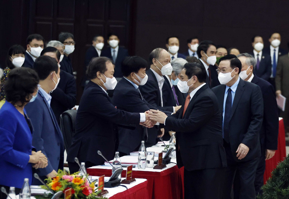 Thủ tướng Chính phủ Phạm Minh Chính với các đại biểu tham dự hội thảo. (Ảnh: Thống Nhất/TTXVN)