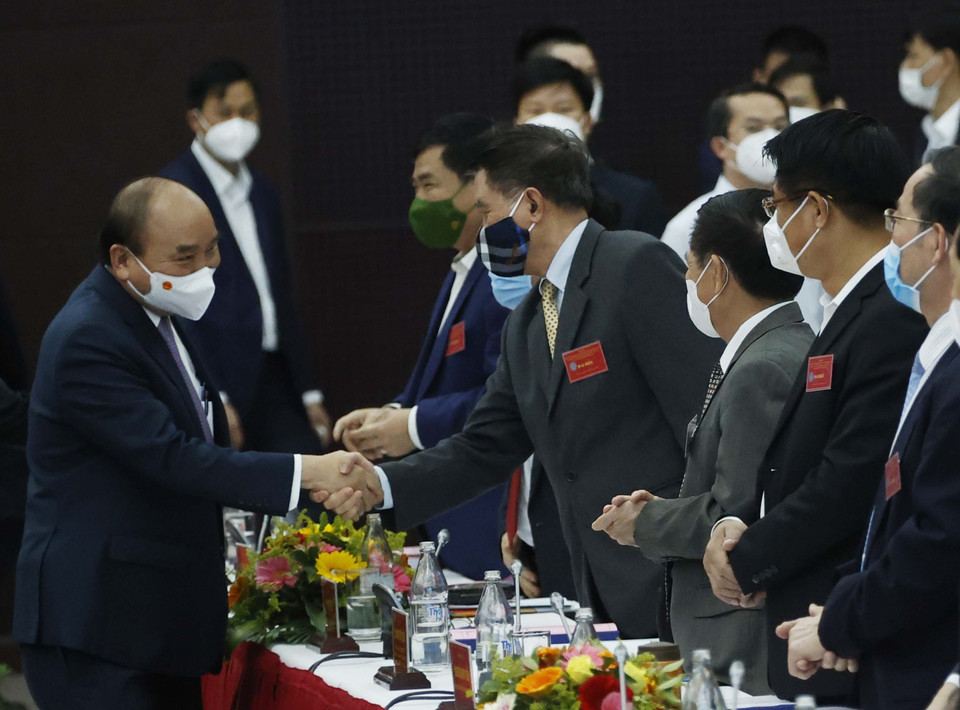 Chủ tịch nước Nguyễn Xuân Phúc với các đại biểu tham dự hội thảo. (Ảnh: Thống Nhất/TTXVN)