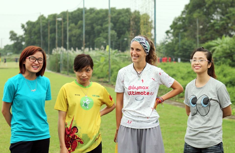 Bên cạnh việc rèn luyện thể lực, môn thể thao này còn mang đến sự sảng khoái và niềm vui, giải tỏa áp lực trong cuộc sống thường nhật. (Ảnh: Doãn Đức/Vietnam+)