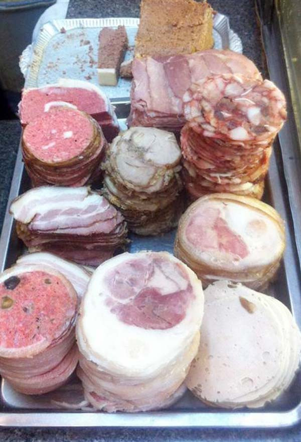 Nằm trên con phố Lý Quốc Sư, cửa hàng bánh mì Nguyên Sinh là một thương hiệu đã khá lâu đời. Tiền thân của Nguyên Sinh là một cửa hàng có từ thời Pháp thuộc. Đây từng là một trong những nhà hàng đồ Tây đầu tiên do người Việt mở ra ở Hà Nội. (Ảnh: TL/Vietnam+)