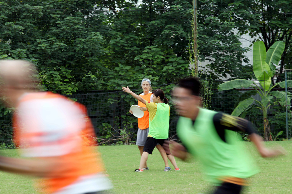 Anh Quang – chủ nhiệm câu lạc bộ cho biết: ‘Đây là môn thể thao hấp dẫn bởi tính đồng đội, thân thiện cao, không phân biệt nam, nữ, tuổi tác, người chơi có thể mở rộng mối quan hệ, tăng cường khả năng ngoại ngữ’. (Ảnh: Doãn Đức/Vietnam+)