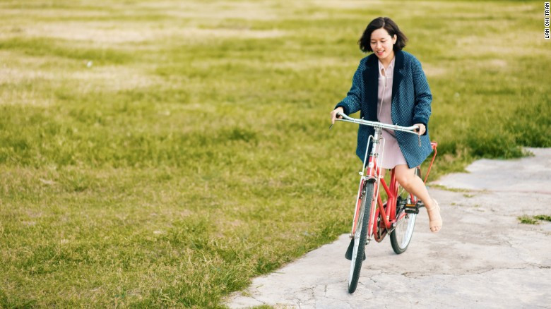 Là một người con của Hà Nội, nữ nhiếp ảnh gia 30 tuổi Lan Chi Tran có mối liên kết sâu sắc với thành phố này. Điều đó thể hiện rõ rất qua những bức ảnh trên Instagram. Cô theo đuổi nhiếp ảnh như một cách để tìm lại cân bằng cuộc sống. (Nguồn: CNN)