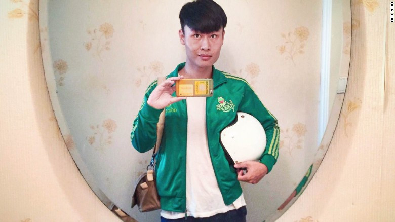 Là một nhiếp ảnh gia tài năng, Linh Pham có hơn 9.000 người theo dõi trên Instagram. Không chỉ theo đuổi nhiếp ảnh, anh còn là phóng viên.(Nguồn: CNN)