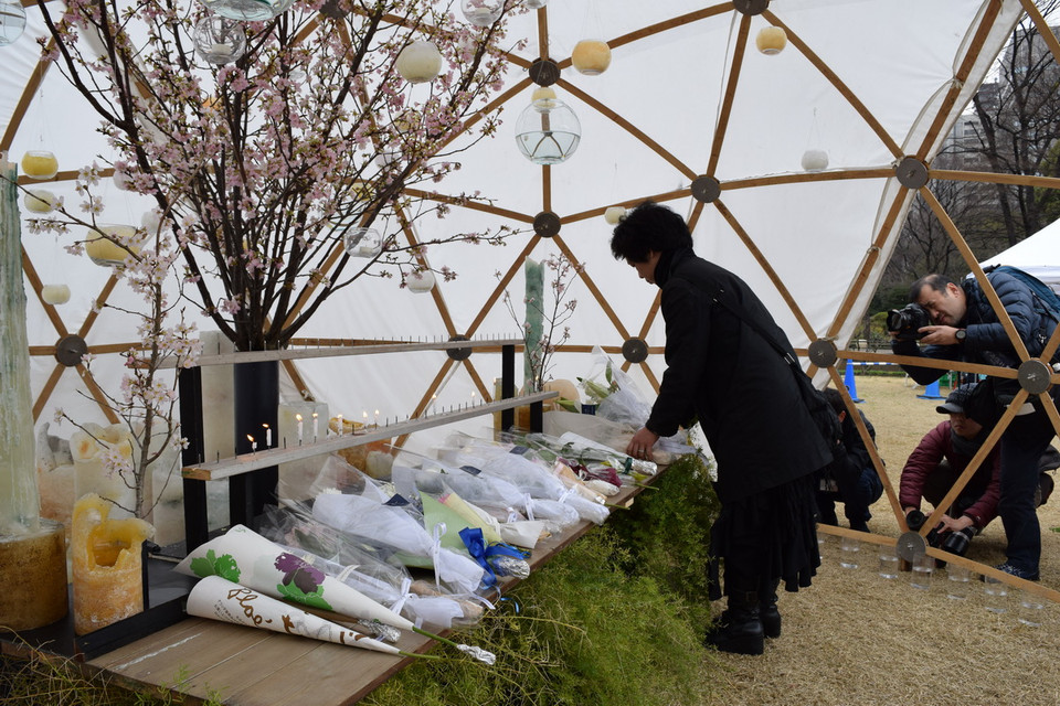 Trong năm năm qua, chính phủ và nhân dân Nhật Bản đã nỗ lực để tái thiết lại các vùng chịu ảnh hưởng của thảm họa và đã đạt được những kết quả đáng khích lệ. Tuy nhiên, cho đến nay, quá trình tái thiết vẫn chưa kết thúc, hàng chục nghìn người dân vẫn đang sống trong những ngôi nhà tạm chật hẹp. (Ảnh: Nguyễn Tuyến-Gia Quân/Vietnam+) 