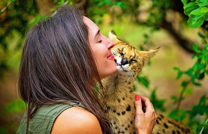 Tuy nhiên, khó khăn không làm cô bớt tình yêu dành cho động vật hoang dã và nhiếp ảnh. (Nguồn: CCTVNews)