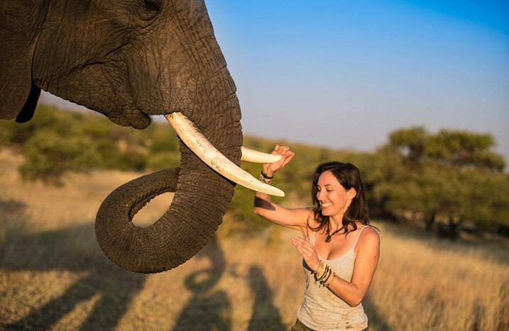 Thậm chí, những kỷ niệm tồi tệ khi một mình trong tự nhiên lại làm cho cô thấy công việc của mình thú vị đến mức nào và cô thật sự may mắn vì đã trải qua điều đó. (Nguồn: CCTVNews)