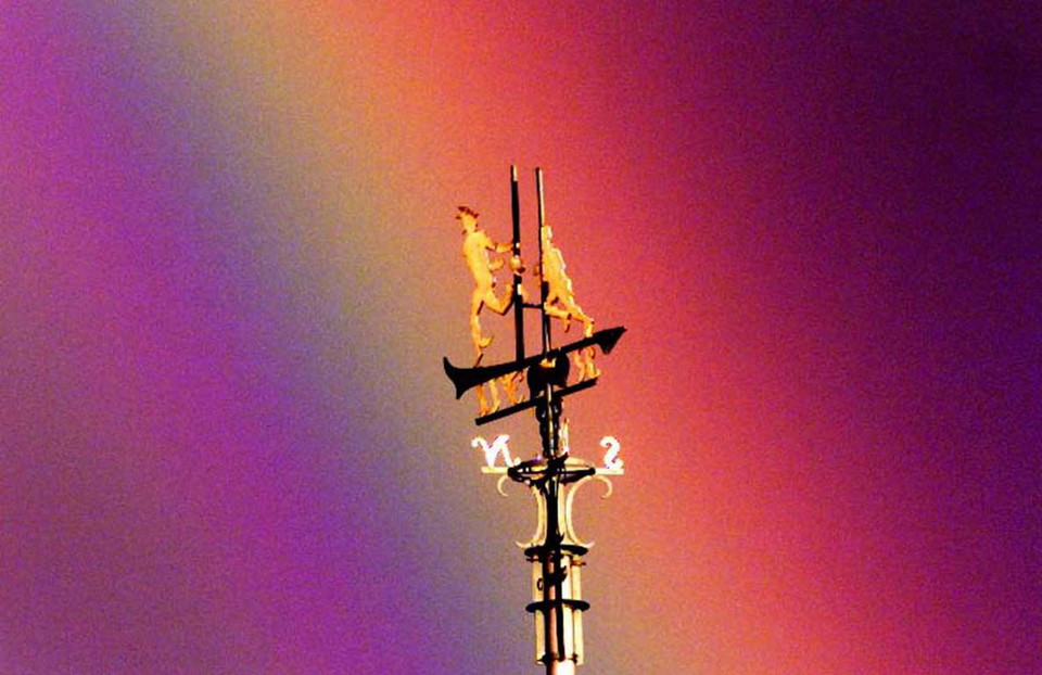 Cầu vồng ở London, Anh. (Nguồn: Reuters)