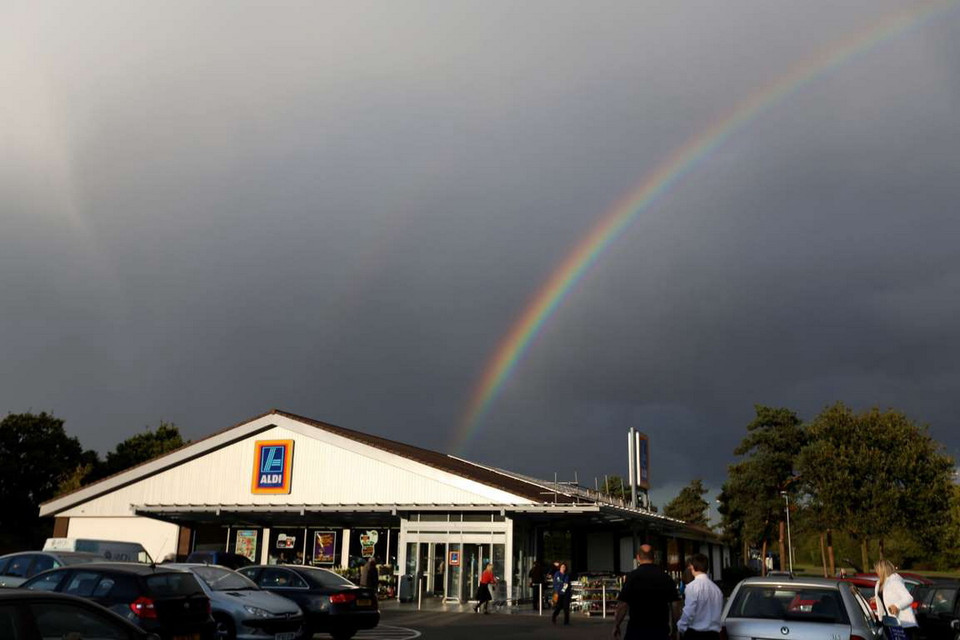 Cầu vồng ở Chelmsford, Anh. (Nguồn: Bloomberg)